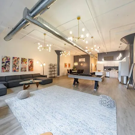 Luxurious 5Br Suite Perfect For Group Of 12 Guests With Pool Table, Optional Parking And Gym Access Near Mccormick Place And Soldier Field