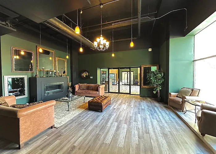 Luxurious 5br Perfect For Group Of 12 Guests With Pool Table, Optional Parking And Gym Access Near Mccormick Place And Soldier Field Chicago