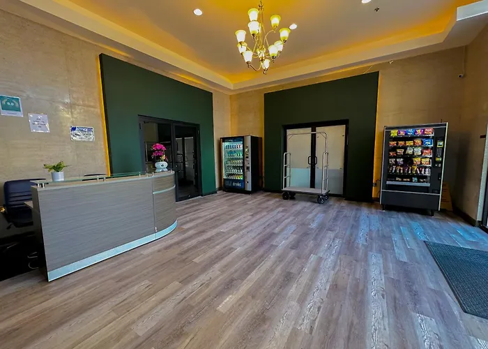 Luxurious 5br Perfect For Group Of 12 Guests With Pool Table, Optional Parking And Gym Access Near Mccormick Place And Soldier Field
