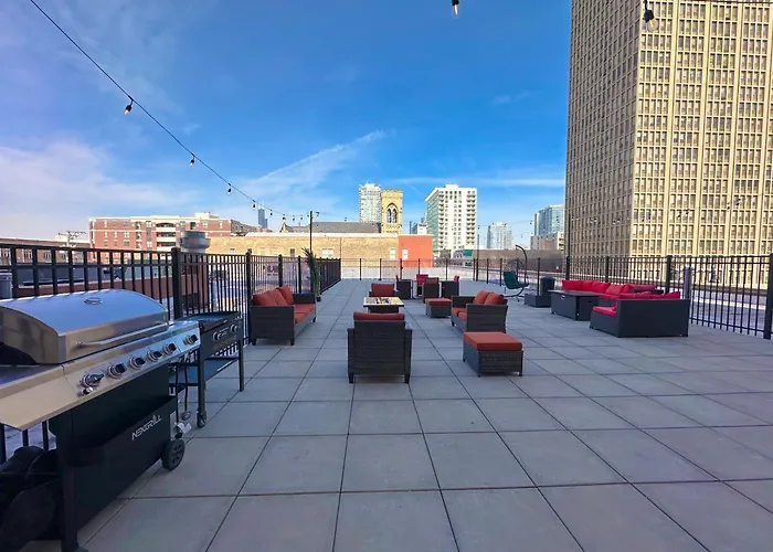 Apartamento Luxurious 5br Perfect For Group Of 12 Guests With Pool Table, Optional Parking And Gym Access Near Mccormick Place And Soldier Field Chicago