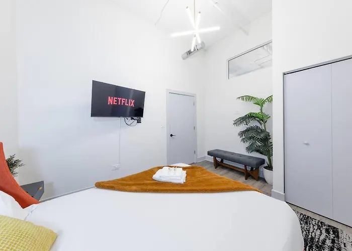 Luxurious 5br Perfect For Group Of 12 Guests With Pool Table, Optional Parking And Gym Access Near Mccormick Place And Soldier Field Apartamento Chicago