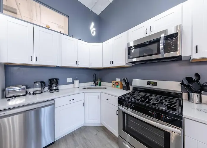 Luxurious 5br Perfect For Group Of 12 Guests With Pool Table, Optional Parking And Gym Access Near Mccormick Place And Soldier Field Apartamento