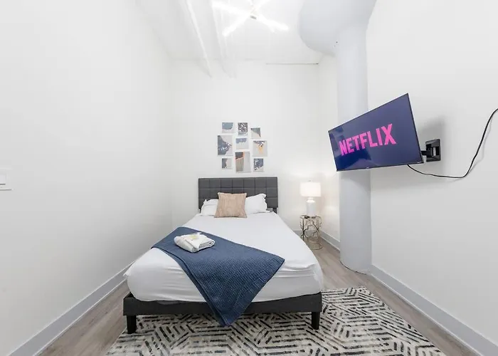 Luxurious 5br Perfect For Group Of 12 Guests With Pool Table, Optional Parking And Gym Access Near Mccormick Place And Soldier Field Apartamento Chicago