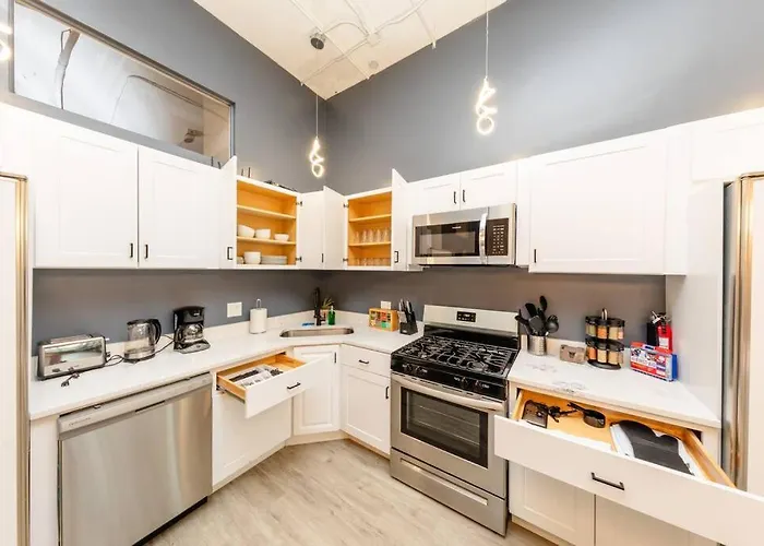 Luxurious 5br Perfect For Group Of 12 Guests With Pool Table, Optional Parking And Gym Access Near Mccormick Place And Soldier Field Apartamento