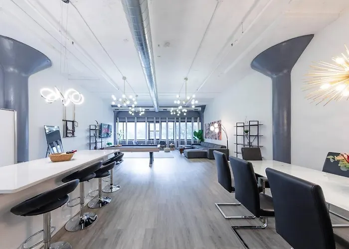 Luxurious 5br Perfect For Group Of 12 Guests With Pool Table, Optional Parking And Gym Access Near Mccormick Place And Soldier Field Apartamento